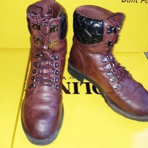 Combat boots 9. Burgundy color mia free McKenzie